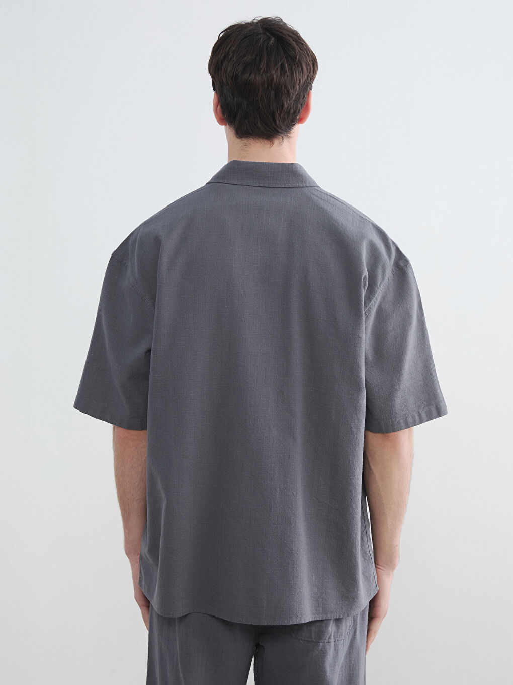 Gri Loose Fit Keten Görünümlü Erkek Gömlek-4