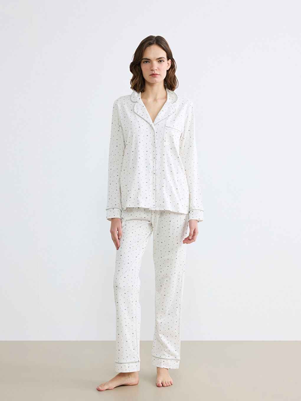 Ekru Gömlek Yaka Çiçekli Kadın Pijama Takım-1