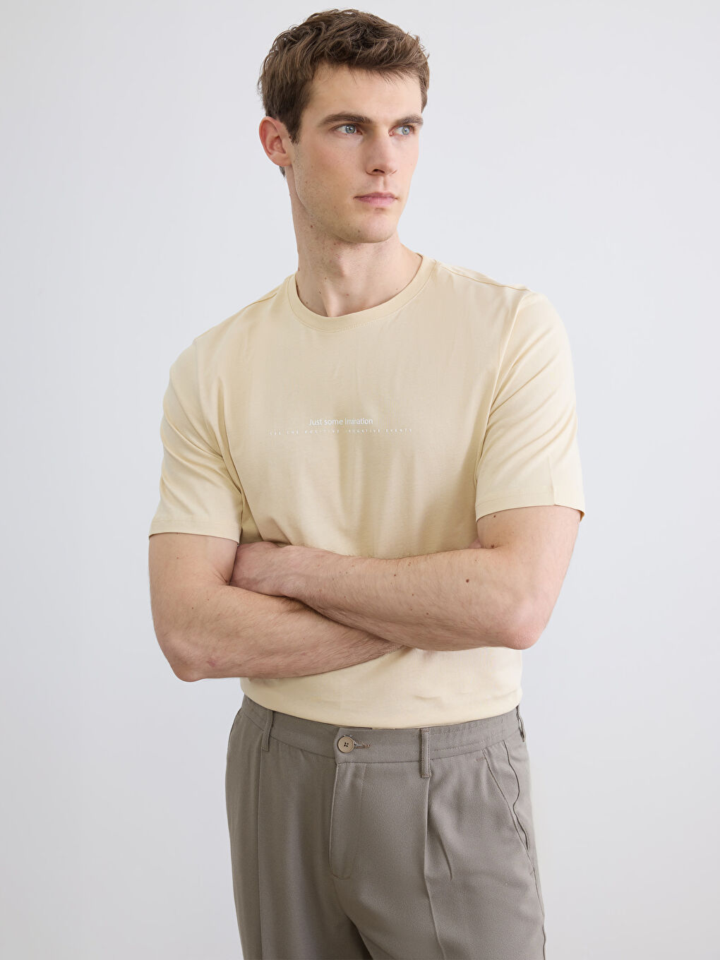 Bej Bisiklet Yaka Yazı Baskılı Penye Erkek Tişört