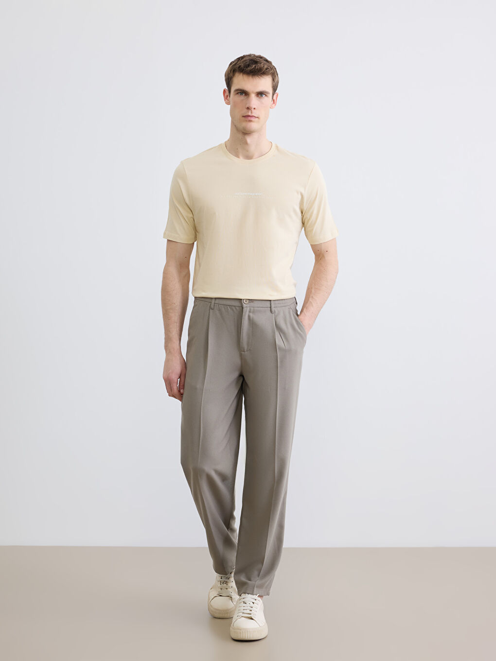 Bej Bisiklet Yaka Yazı Baskılı Penye Erkek Tişört-1