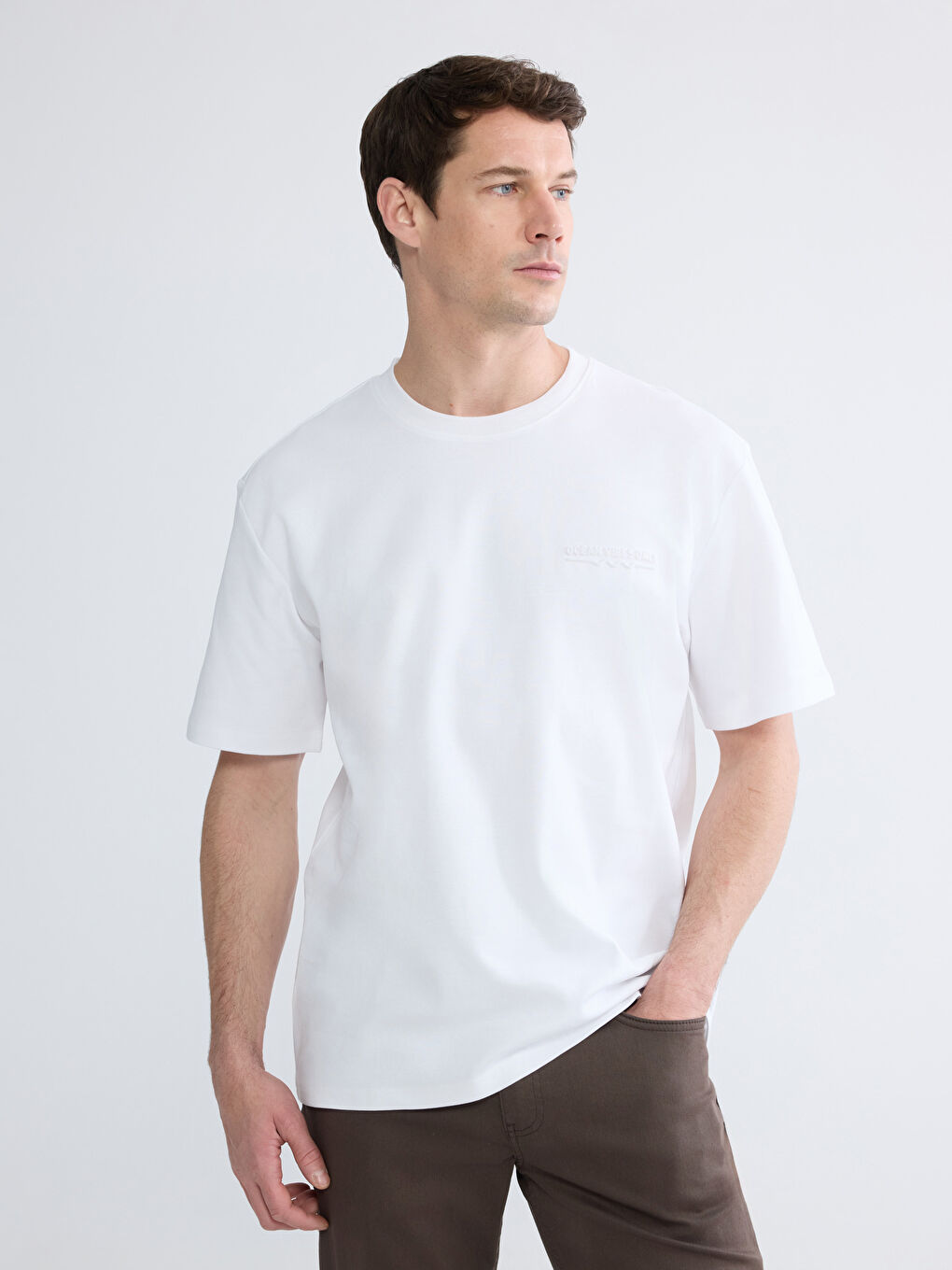 Beyaz Bisiklet Yaka Erkek Tişört-2