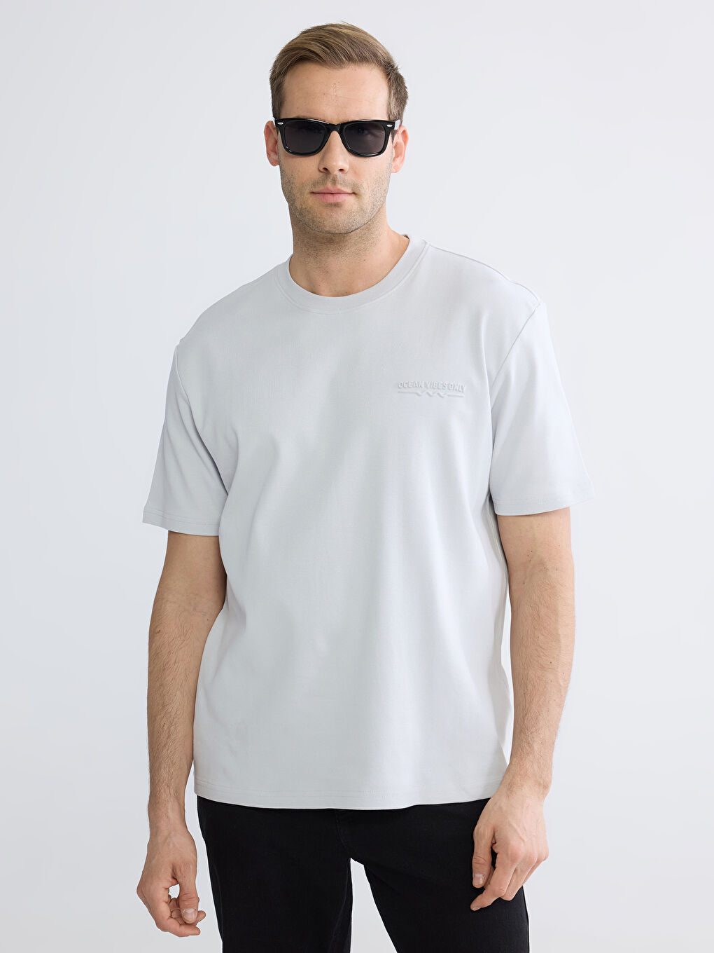 Effortless style meets ultimate comfort in our relaxed-fit, crew-neck tee for men.
