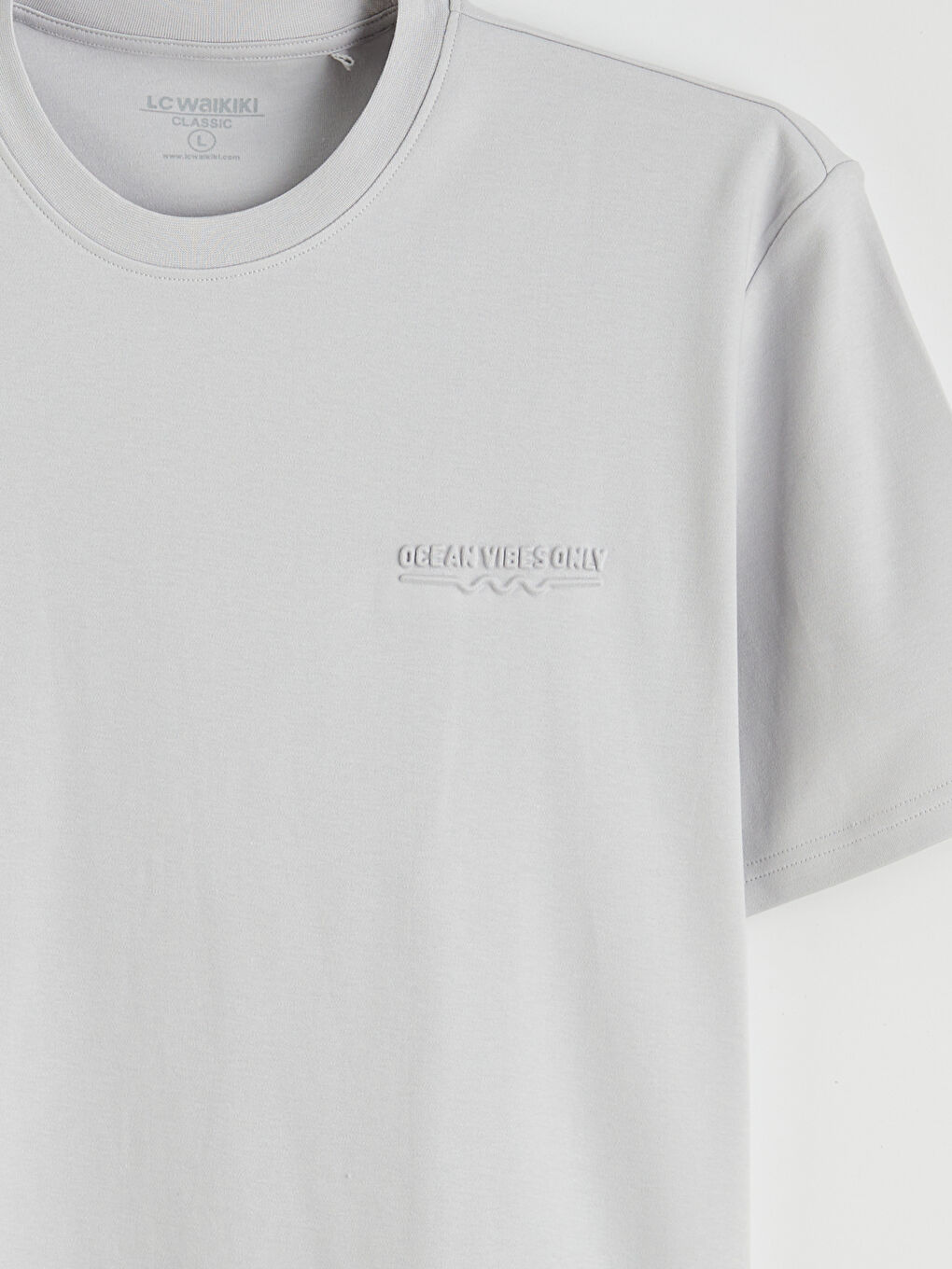 Effortless style meets ultimate comfort in our relaxed-fit, crew-neck tee for men.-5