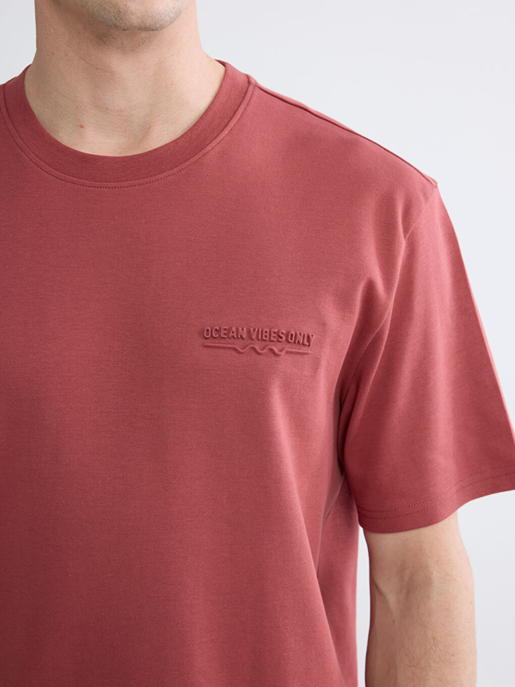 Bordo Rahat Kalıp Bisiklet Yaka Nakışlı Erkek Tişört-2