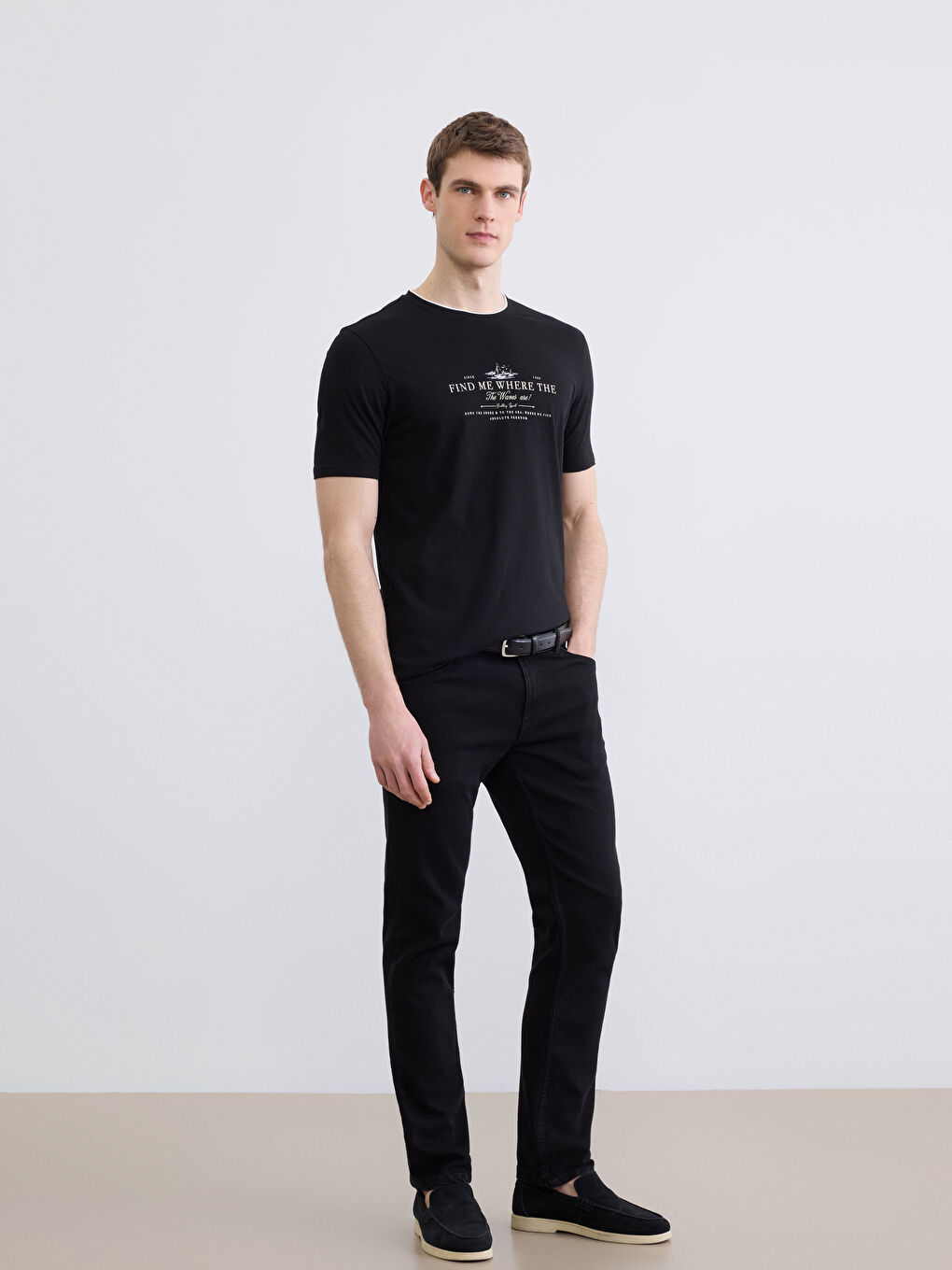 მამაკაცები შავი მაისურები და ზედები-1