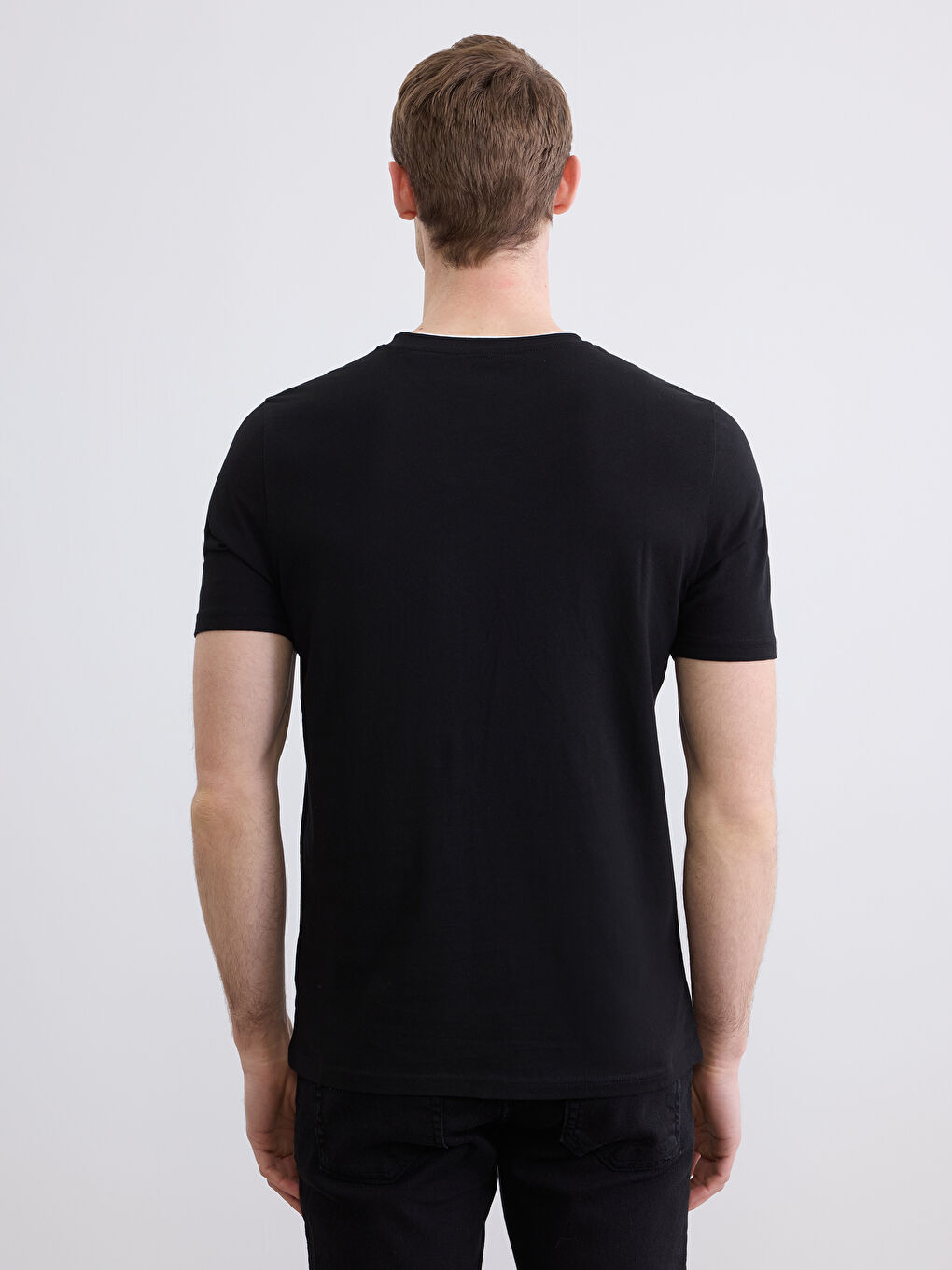 მამაკაცები შავი მაისურები და ზედები-3