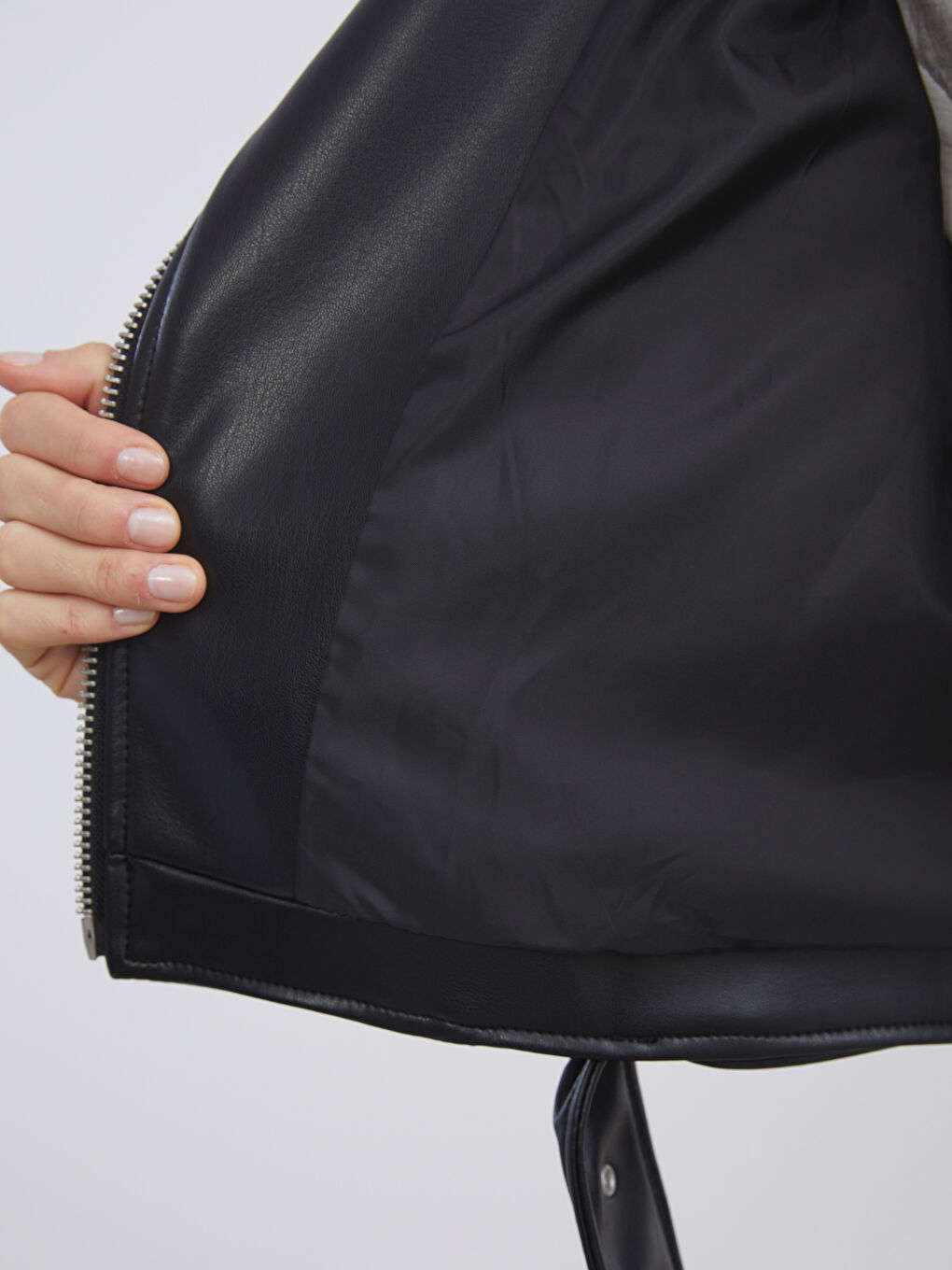 Siyah Biker Yaka Crop Kadın Deri Görünümlü Ceket-3