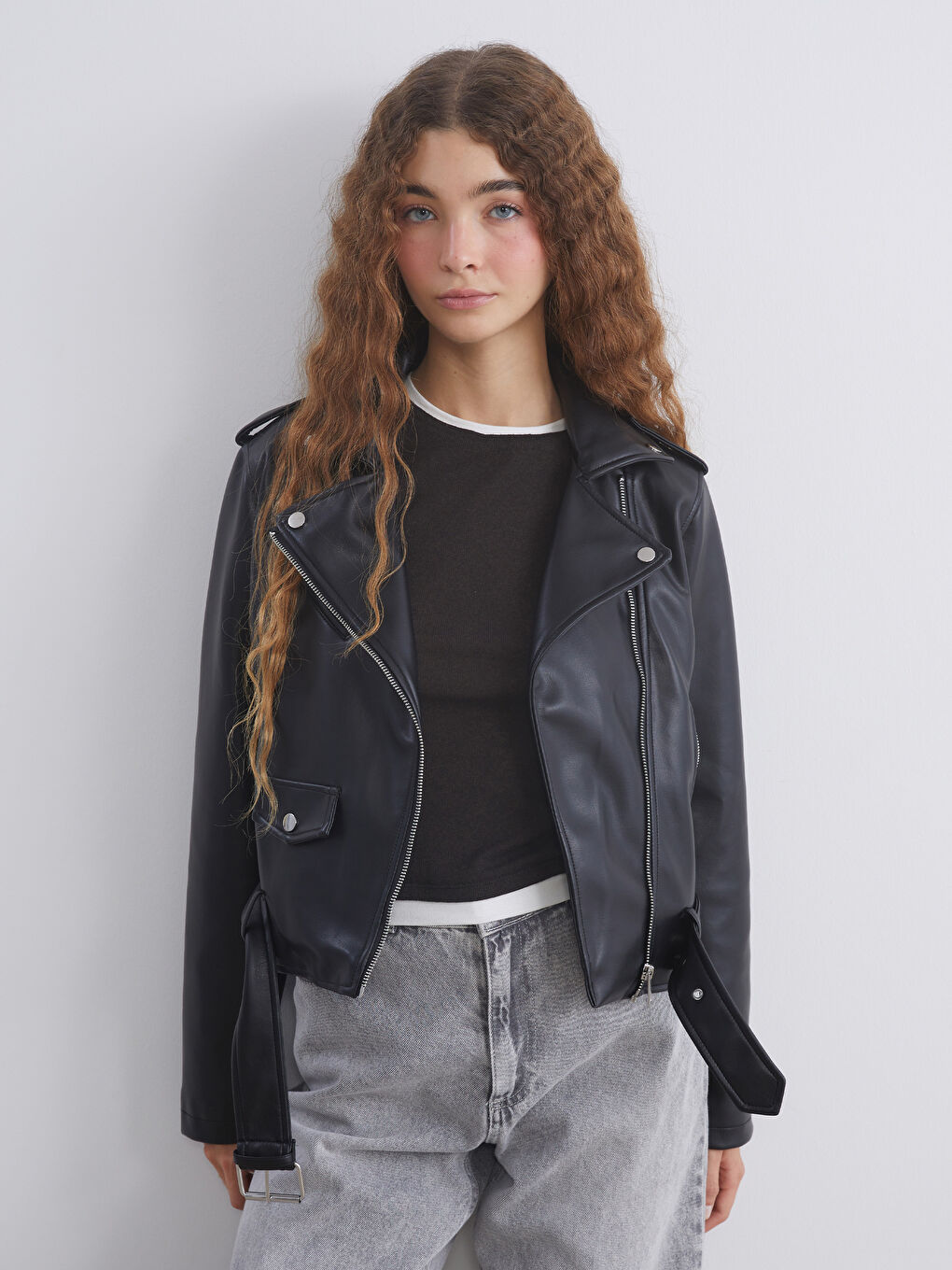 Siyah Biker Yaka Kadın Deri Görünümlü Ceket