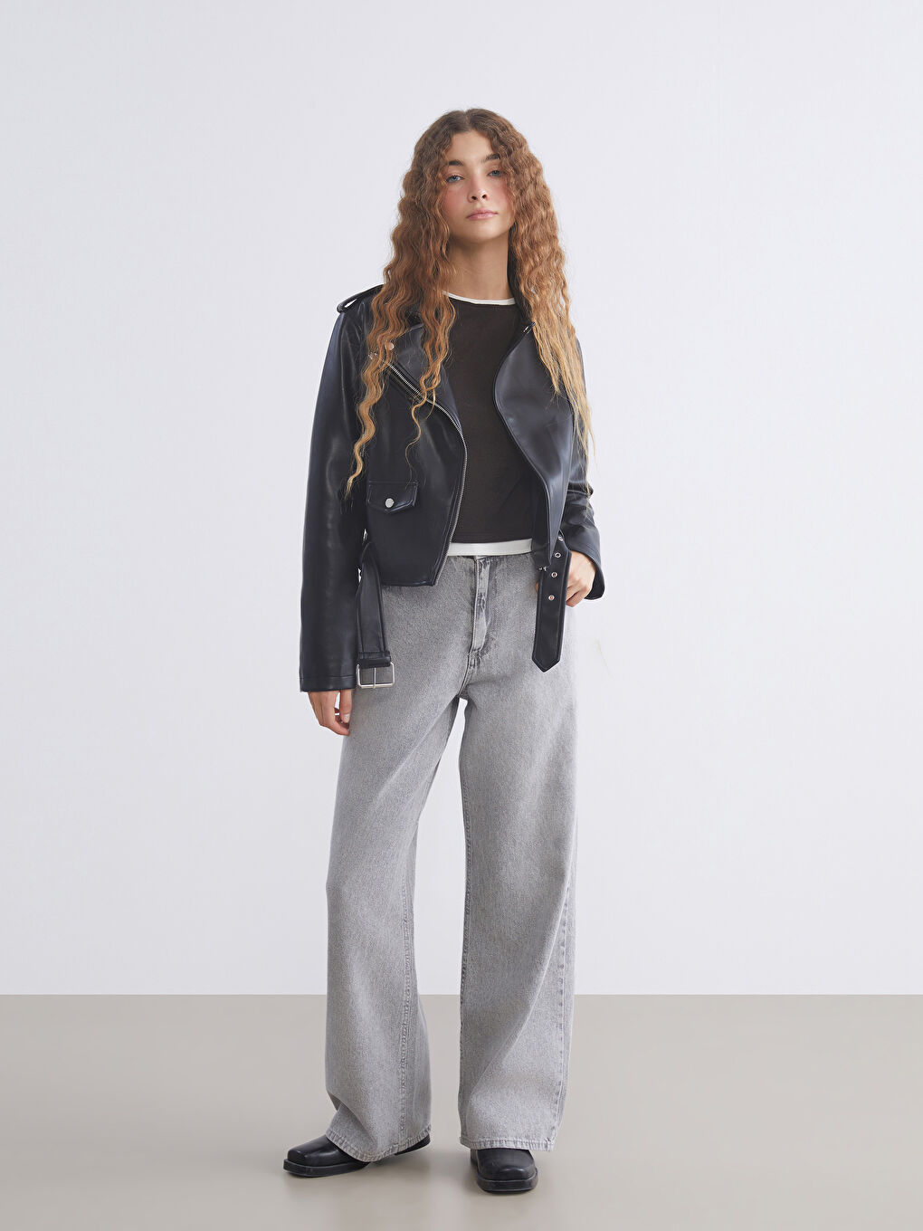 Siyah Biker Yaka Kadın Deri Görünümlü Ceket-1