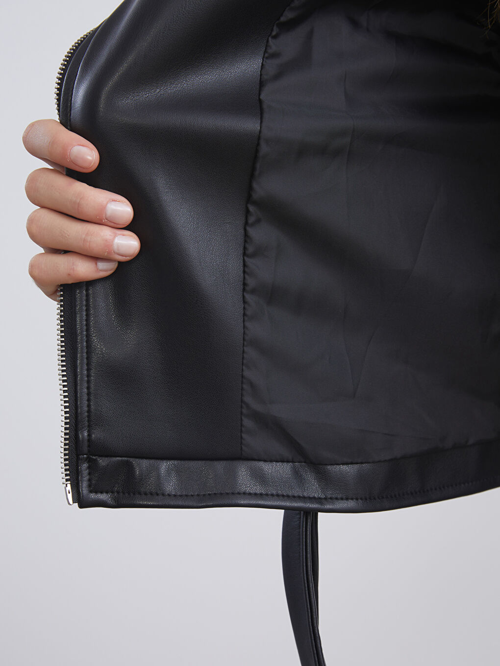 Siyah Biker Yaka Kadın Deri Görünümlü Ceket-3