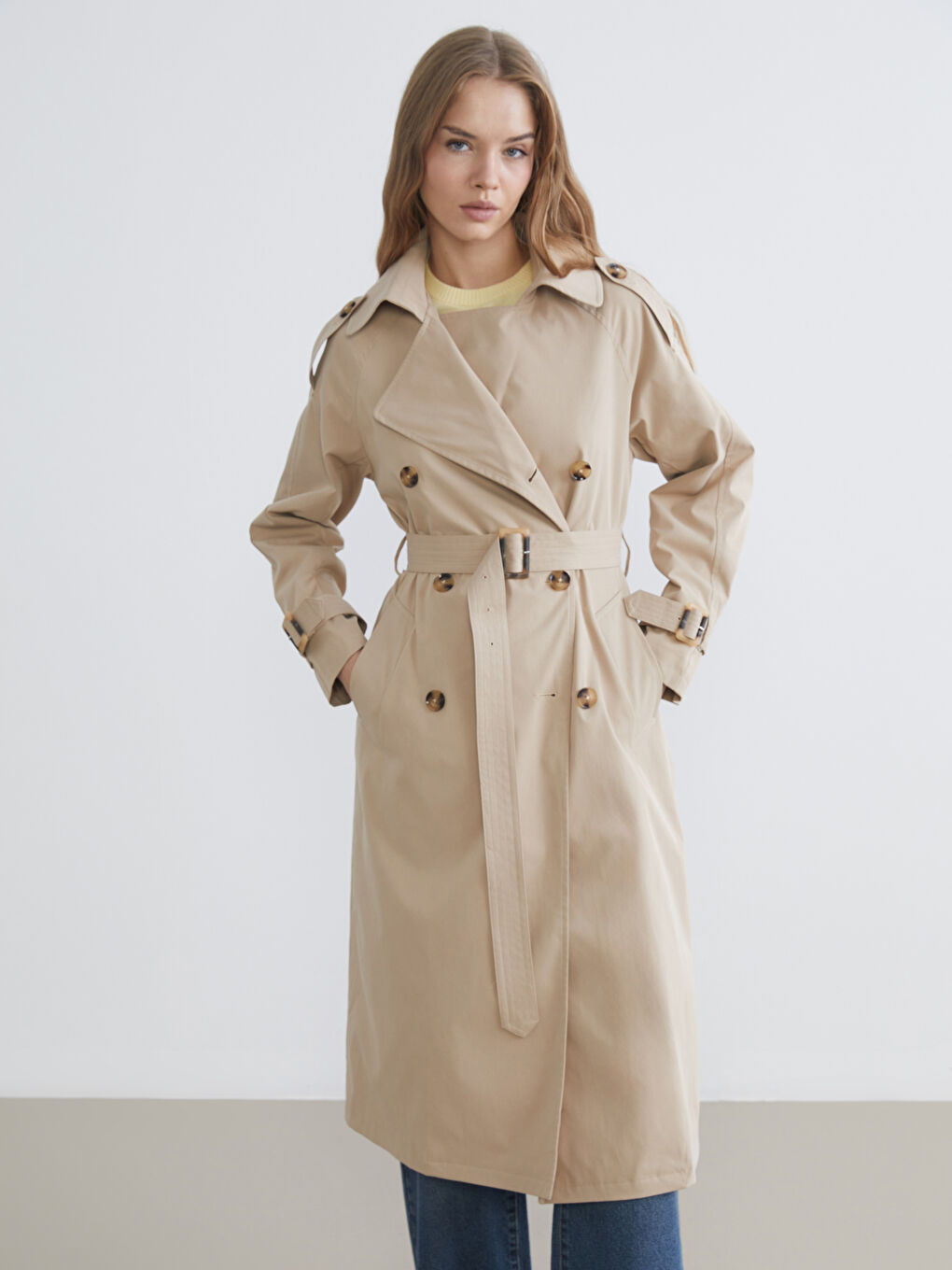 Bej Kruvaze Yaka Kadın Trençkot