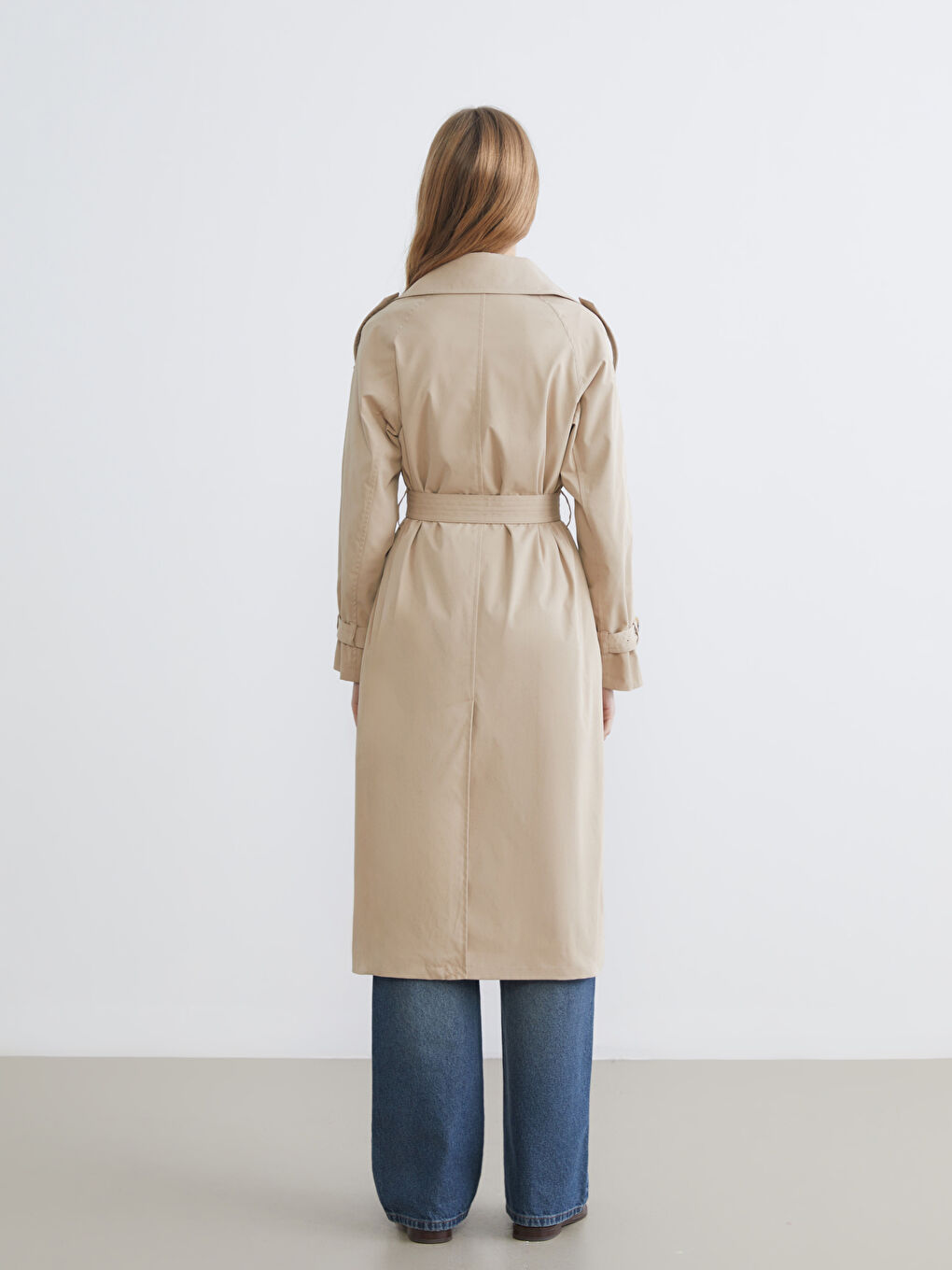 Bej Kruvaze Yaka Kadın Trençkot-4