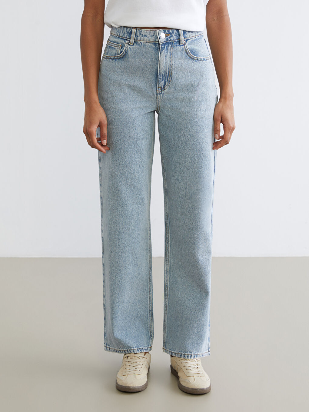 Women's Straight Fit Jeans-1