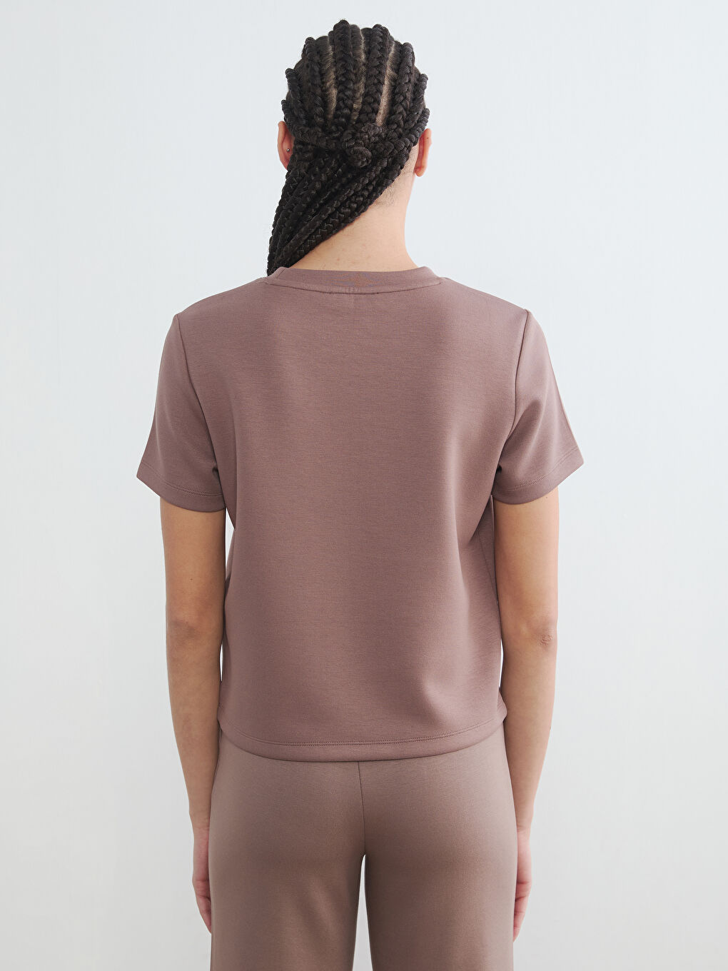 Kahverengi Bisiklet Yaka Nakışlı Soft Touch Kadın Tişört-4