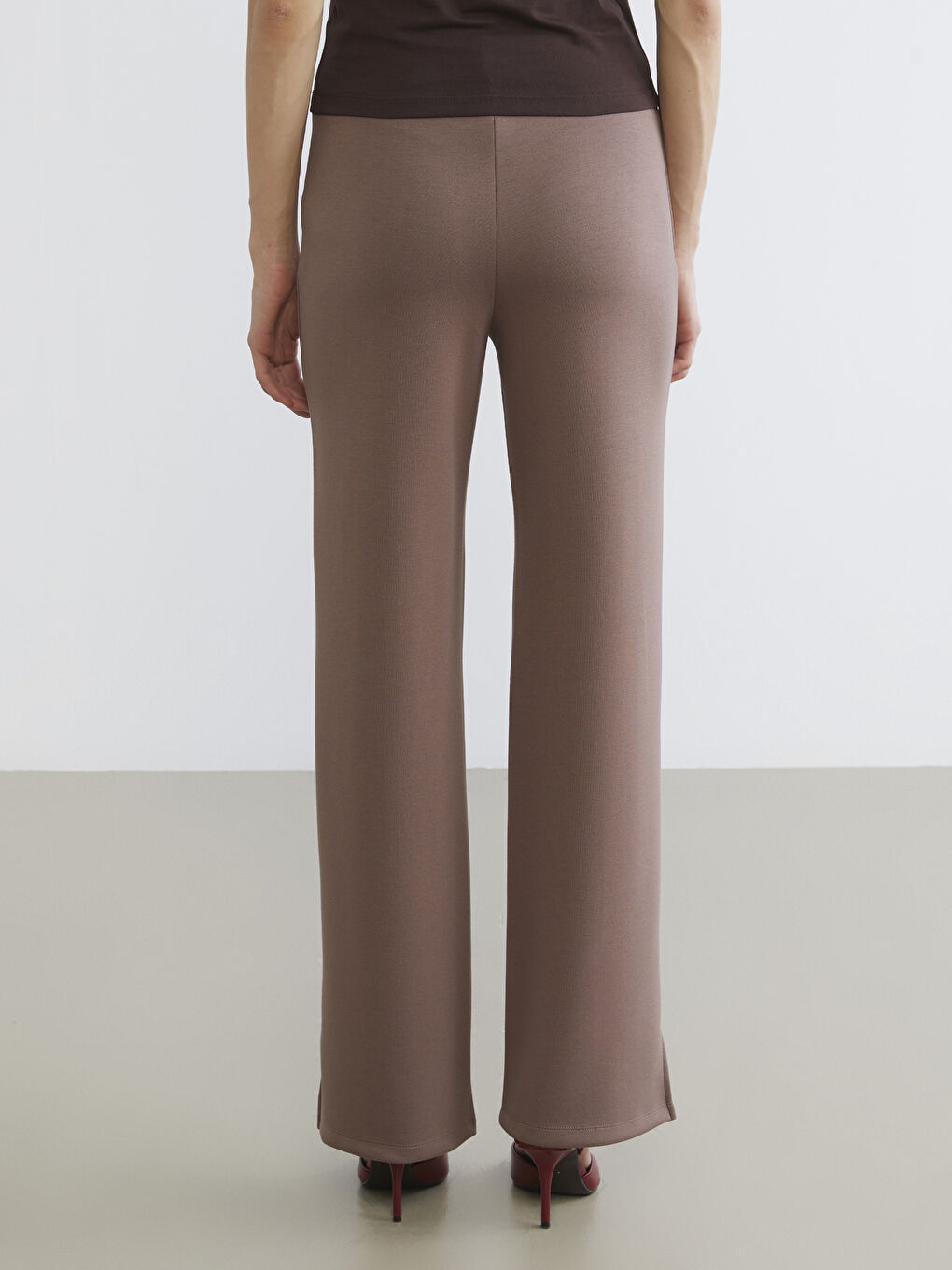 Kahverengi Dar Fit Paçası Yırtmaçlı Kadın Pantolon-3