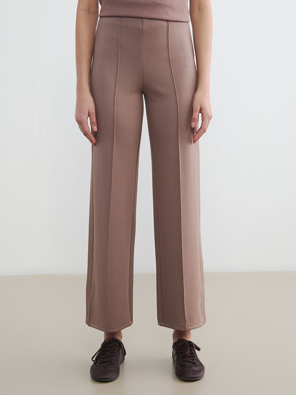 Kahverengi Dar Fit Paçası Yırtmaçlı Kadın Pantolon-1