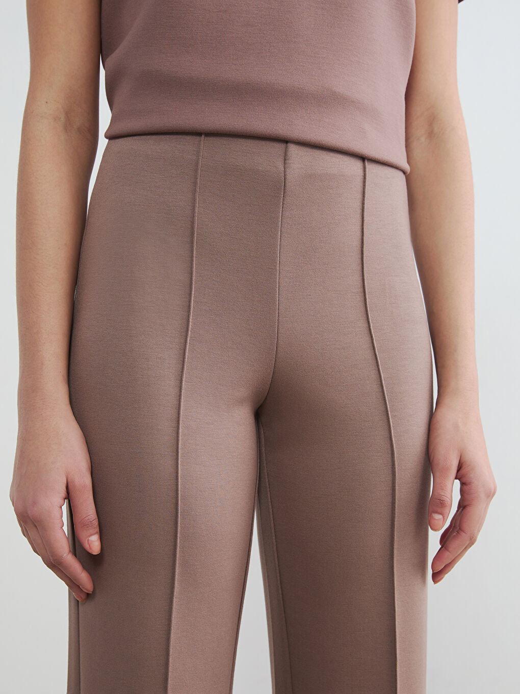 Kahverengi Dar Fit Paçası Yırtmaçlı Kadın Pantolon-2