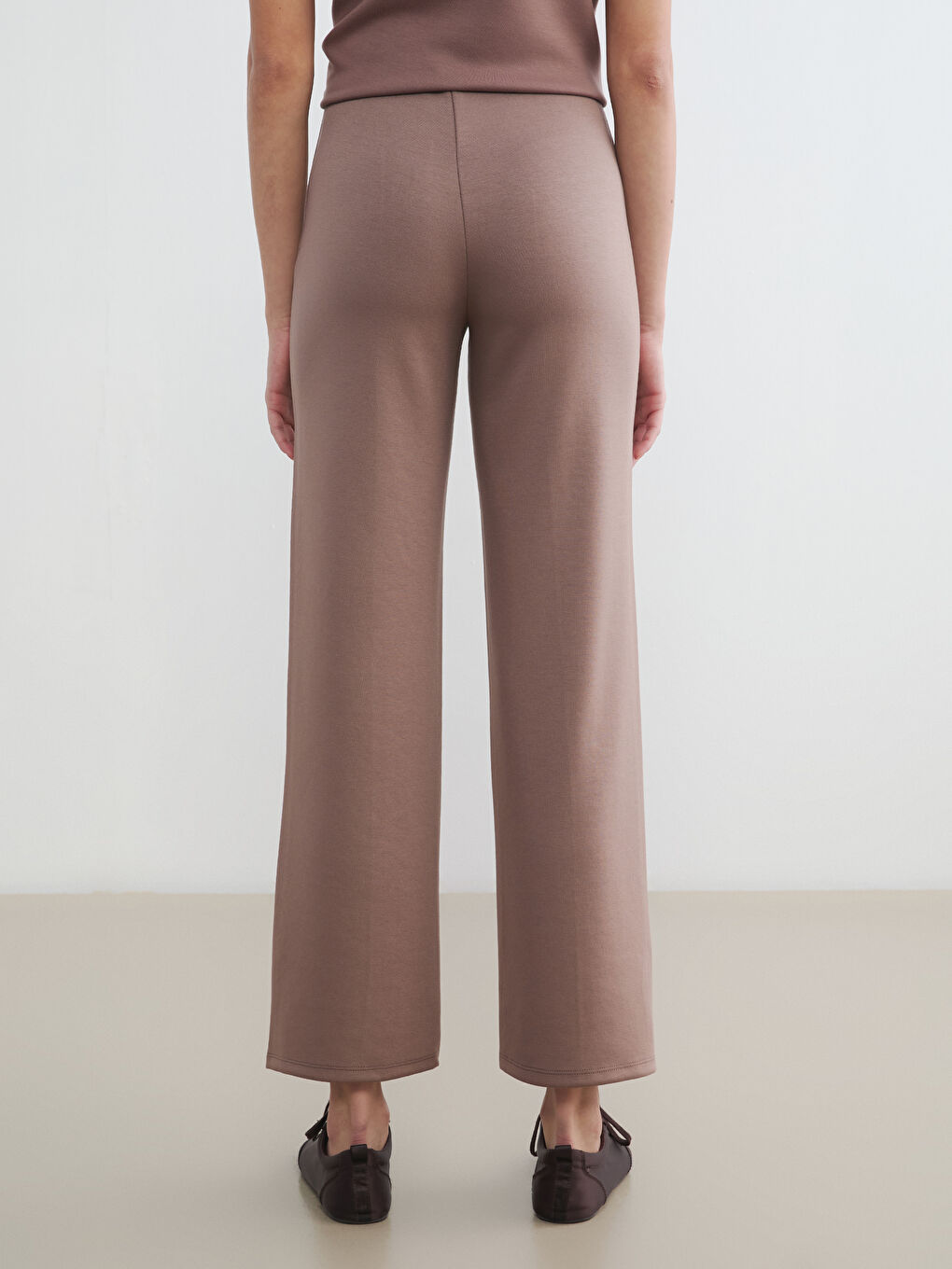 Kahverengi Dar Fit Paçası Yırtmaçlı Kadın Pantolon-3