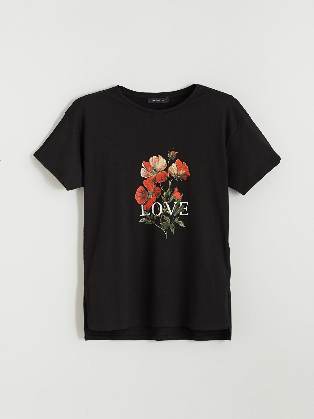 Siyah Bisiklet Yaka Çiçekli Kadın Tişört-4