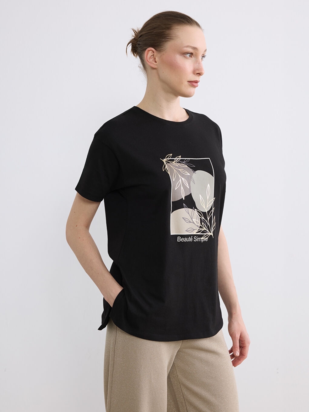 Siyah Bisiklet Yaka Baskılı Kadın Tişört