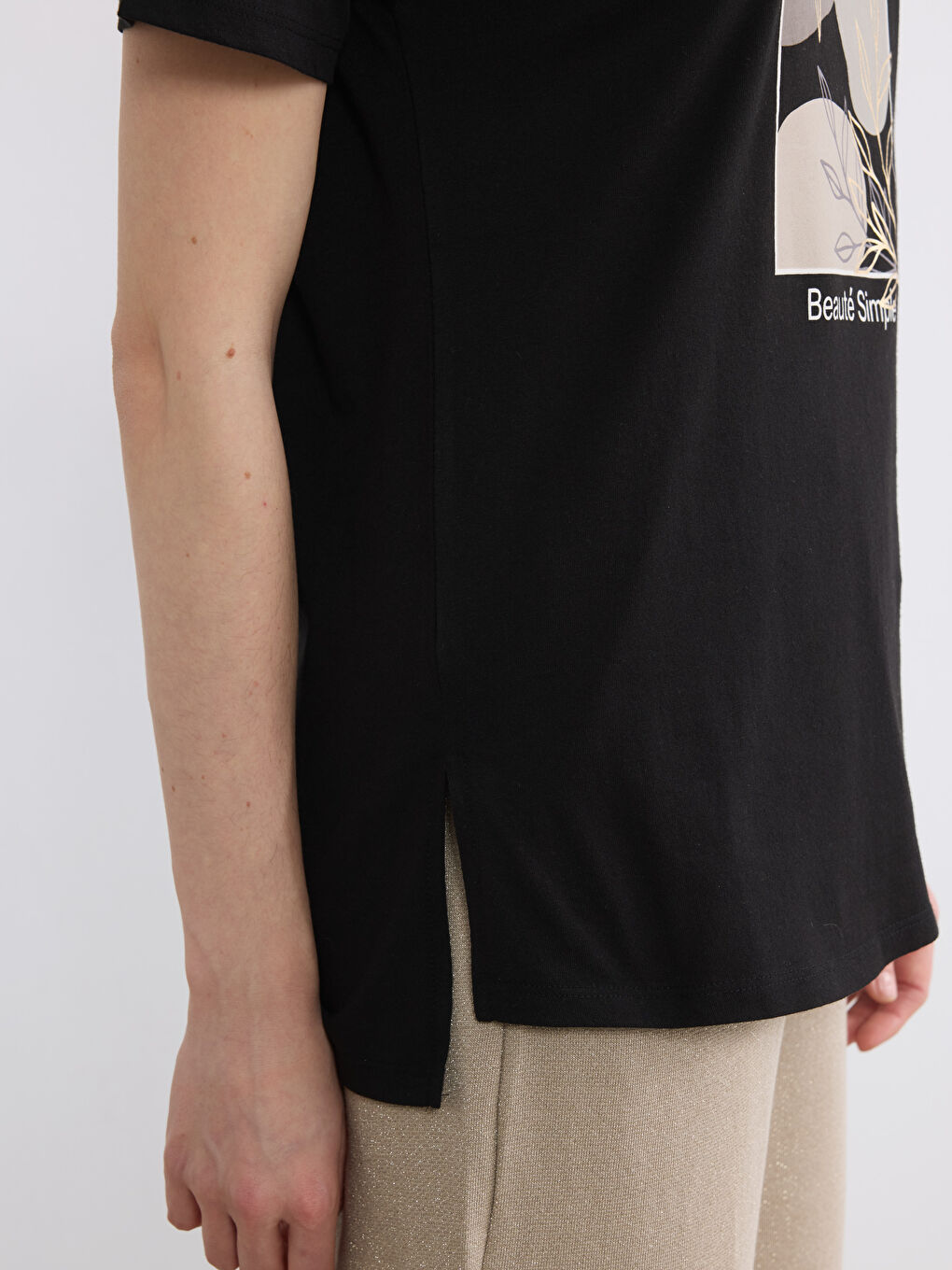 Siyah Bisiklet Yaka Baskılı Kadın Tişört-2