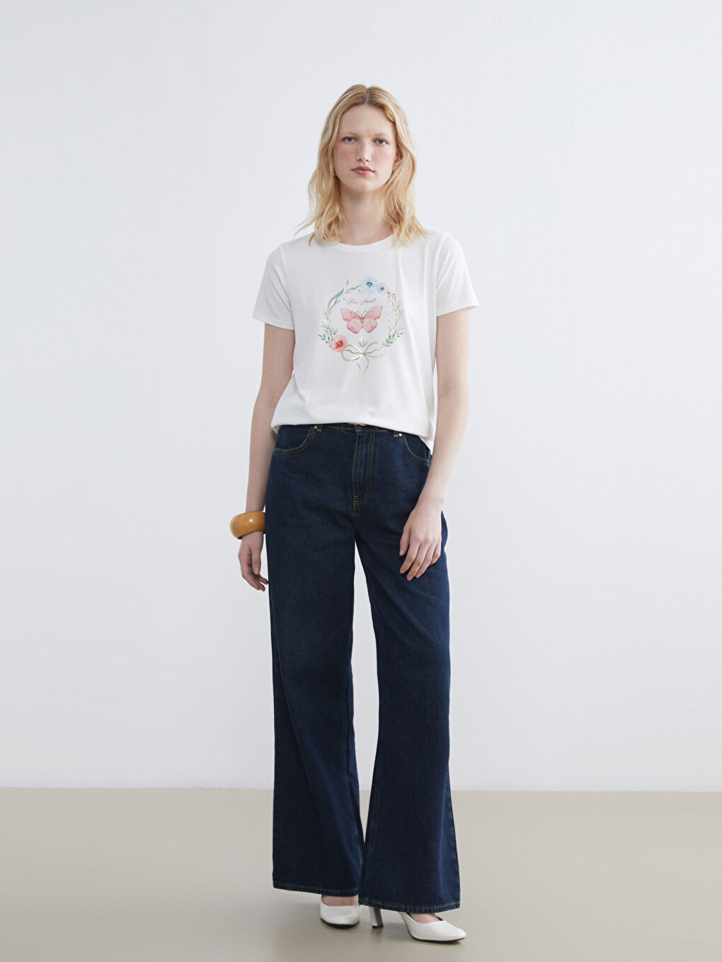 Женщины экрю Футболка-1