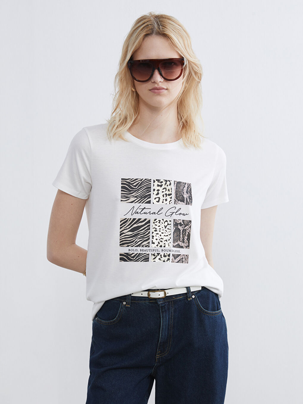 Ekru Bisiklet Yaka Baskılı Kadın Tişört