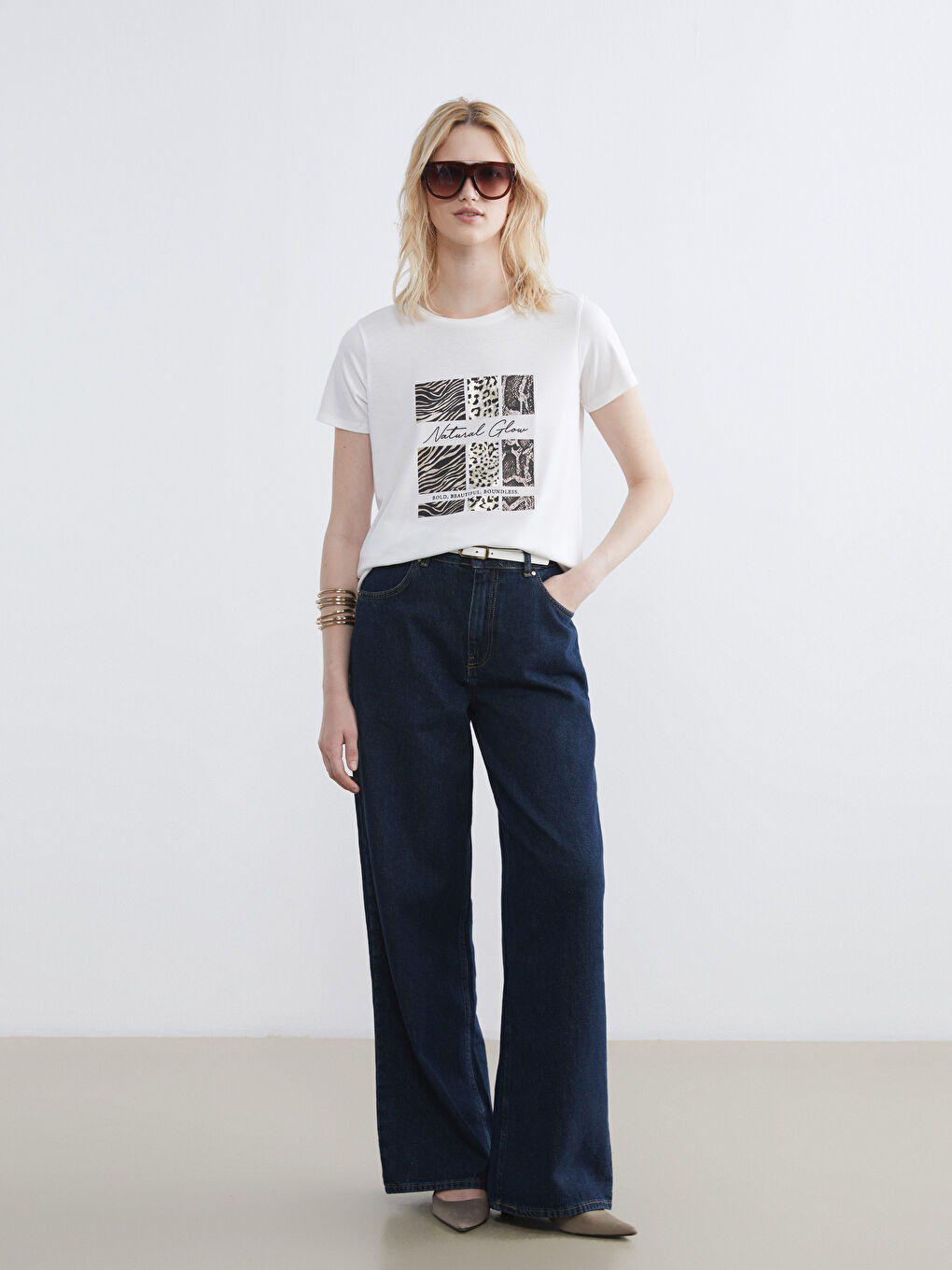 Ekru Bisiklet Yaka Baskılı Kadın Tişört-1