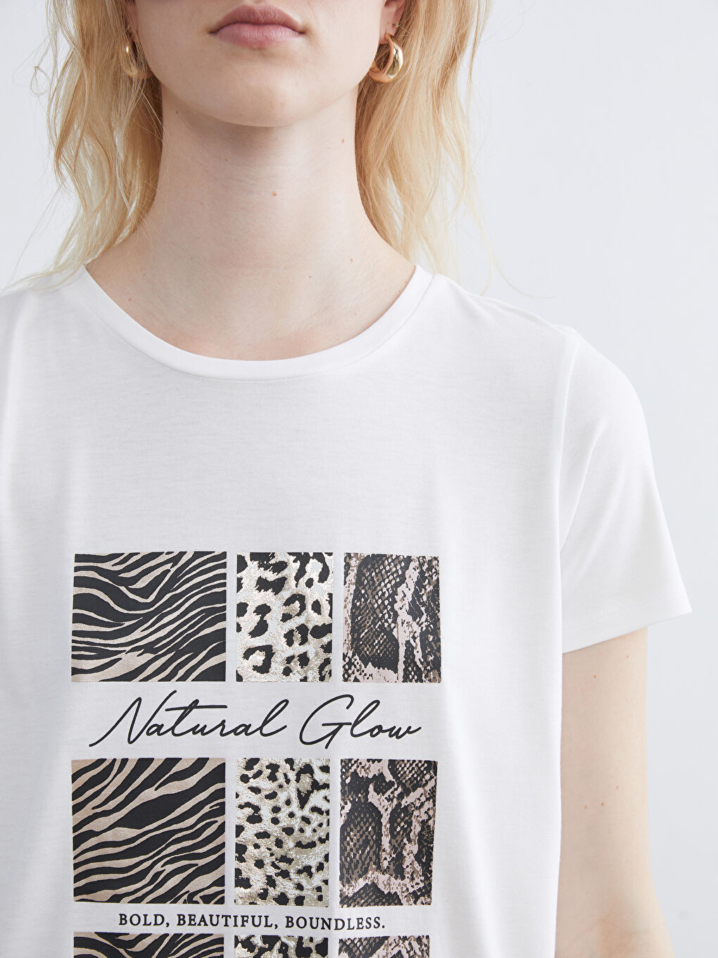 Ekru Bisiklet Yaka Baskılı Kadın Tişört-2