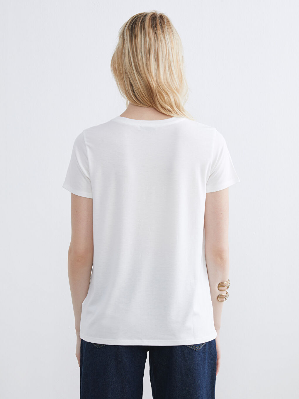 Ekru Bisiklet Yaka Baskılı Kadın Tişört-3