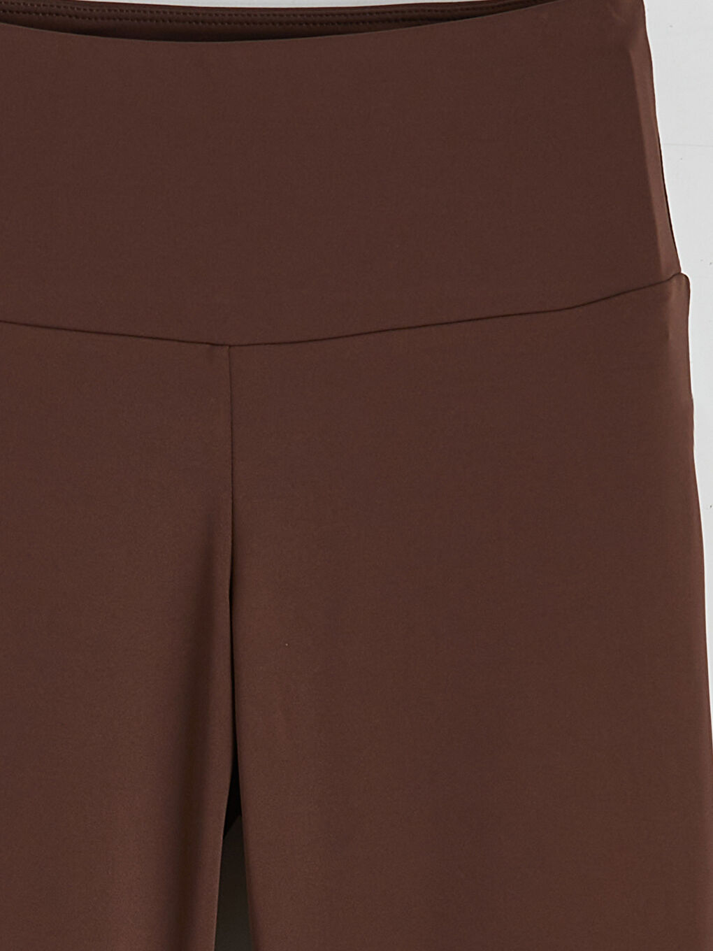 Women's flared leggings with elastic waistband.-5