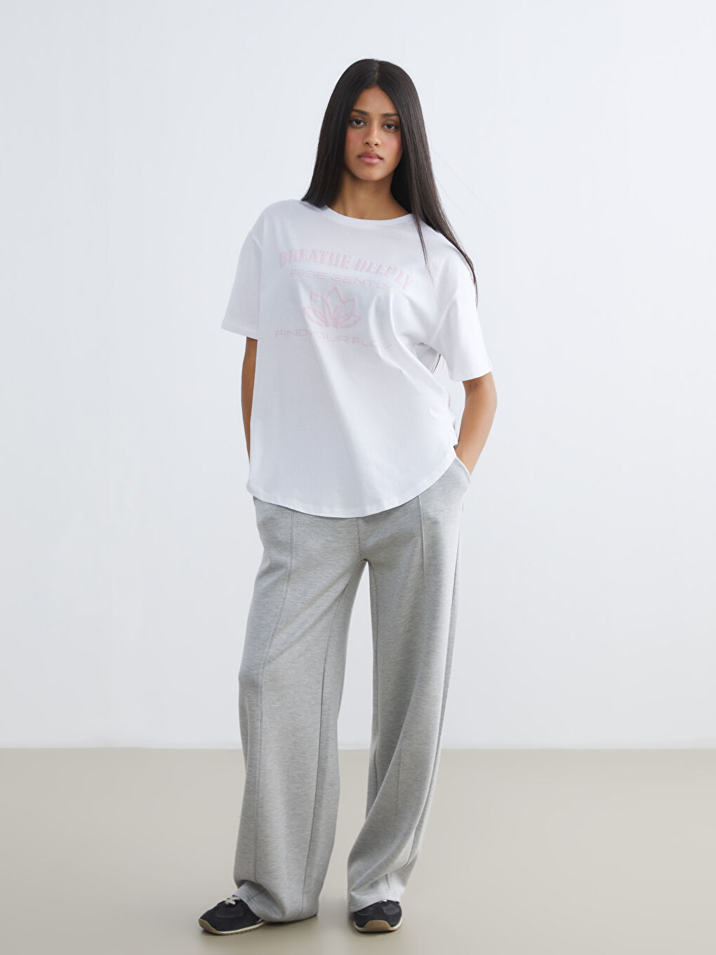 Әйелдер ақ Спорттық футболка-1