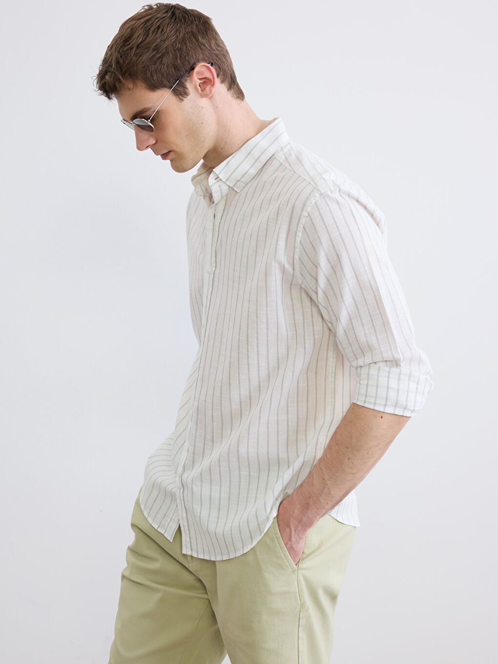 მამაკაცები კრემისფერი პერანგი