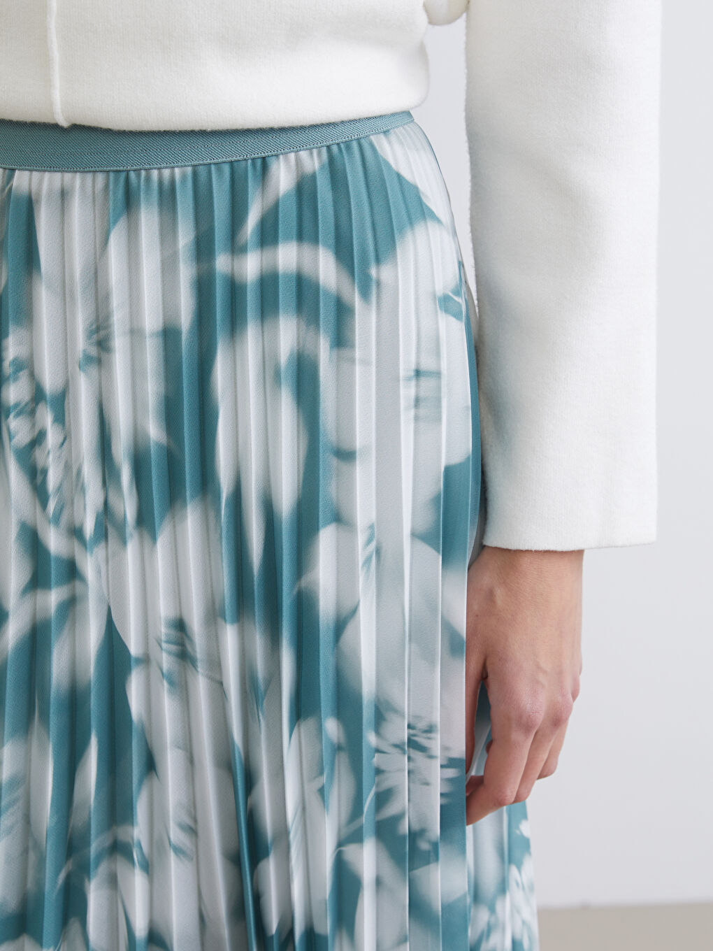 ZELENA Suknja  Žena-2