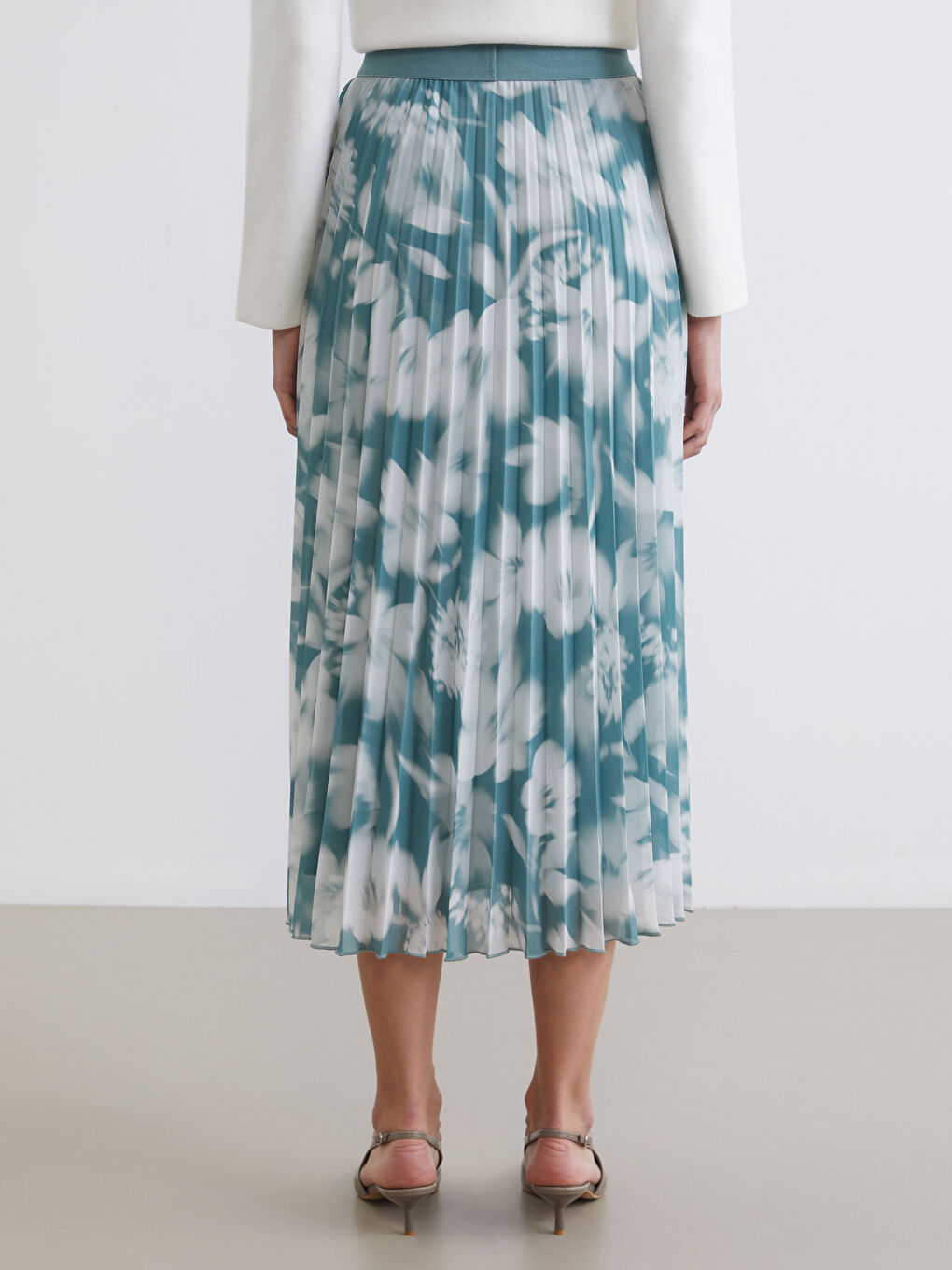 ZELENA Suknja  Žena-3