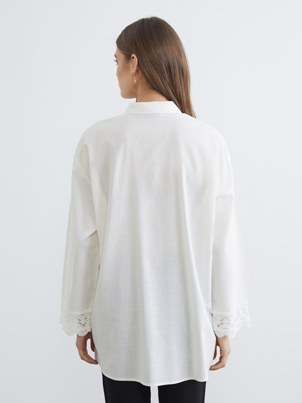 Oversized Women's Tunic Shirt with Lace Details-3