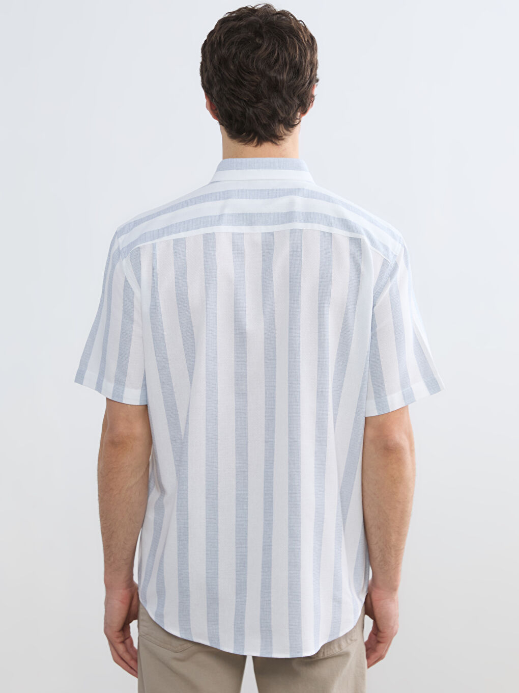 Beyaz Regular Fit Çizgili Armürlü Erkek Gömlek-4