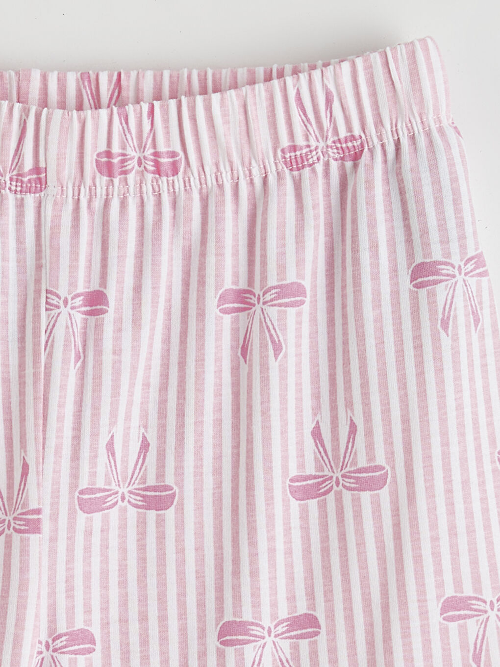 Beyaz Gömlek Yaka Fiyonk Desenli Kız Çocuk Şortlu Pijama Takımı-5