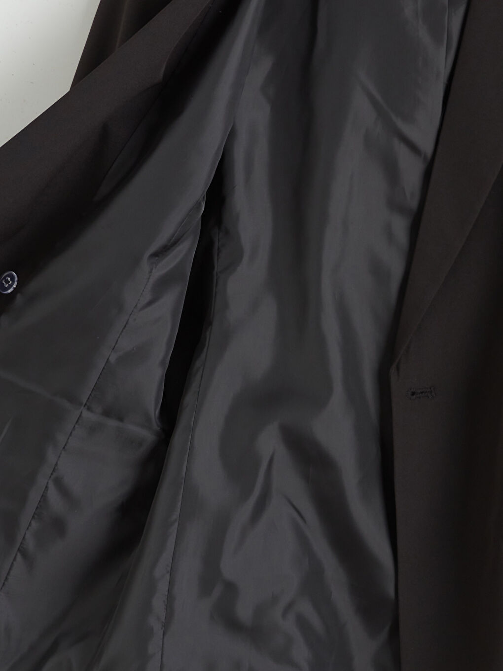 Ženski sako od krep materijala sa dvorednim reverima.-5