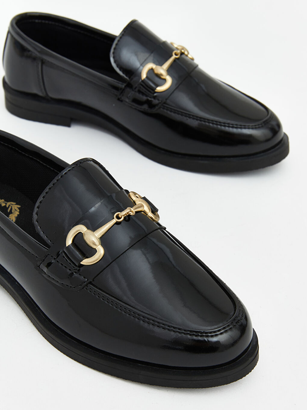 Siyah Parlak Deri Görünümlü Kız Çocuk Loafer-2