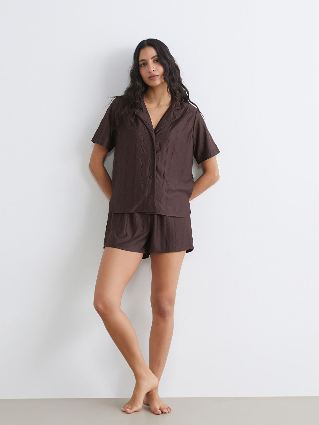 Kahverengi Gömlek Yaka Desenli Kadın Şortlu Pijama Takımı