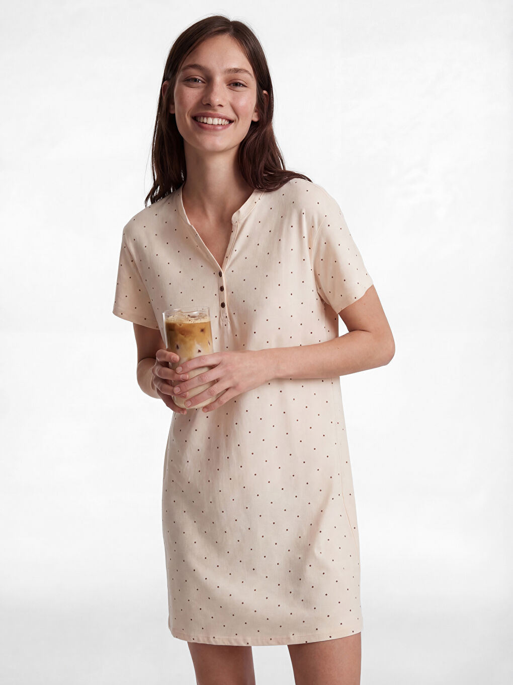 قميص نوم نسائي بنمط نقشة البولكا دوت بياقة بشق