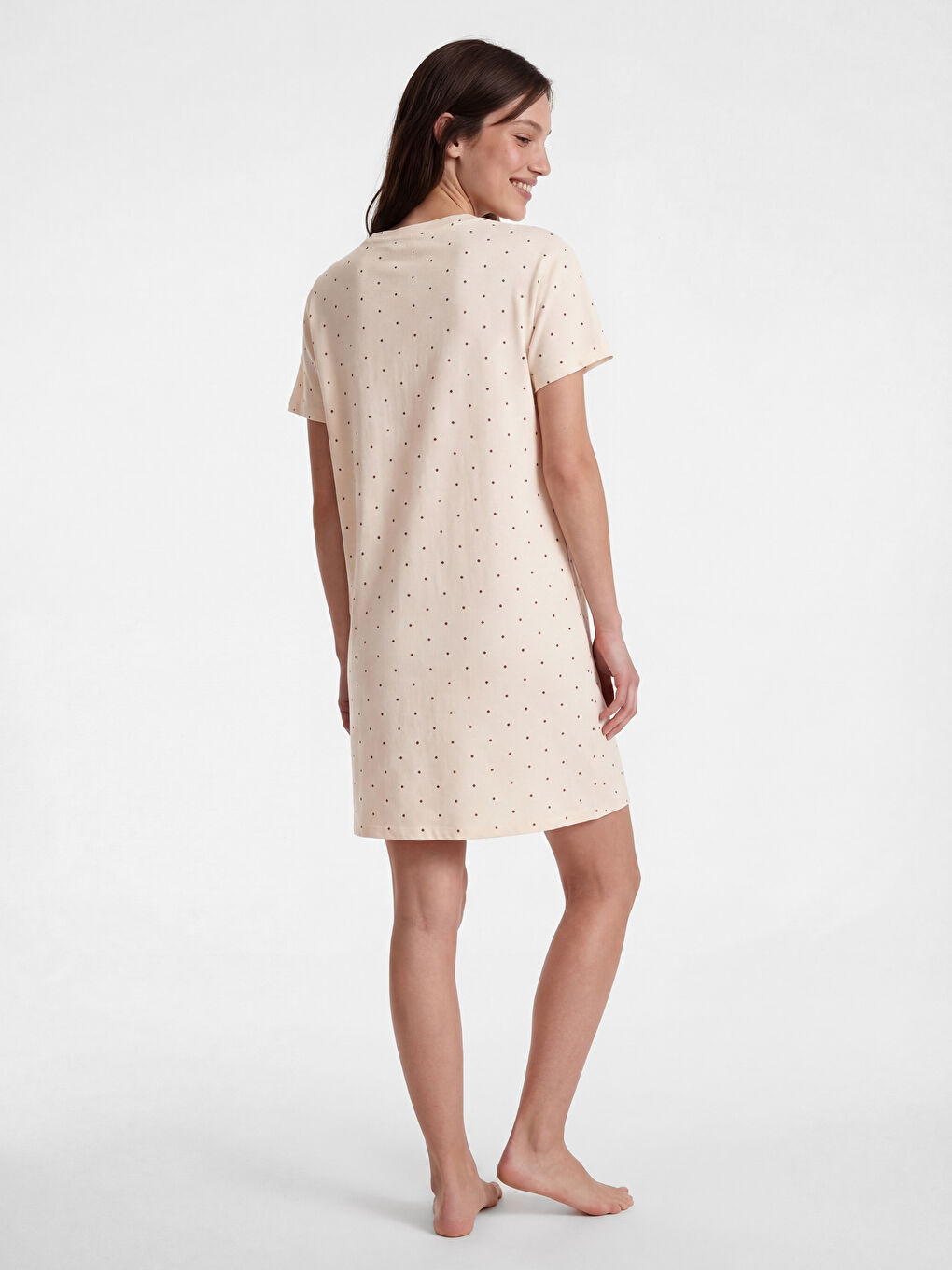 قميص نوم نسائي بنمط نقشة البولكا دوت بياقة بشق-2