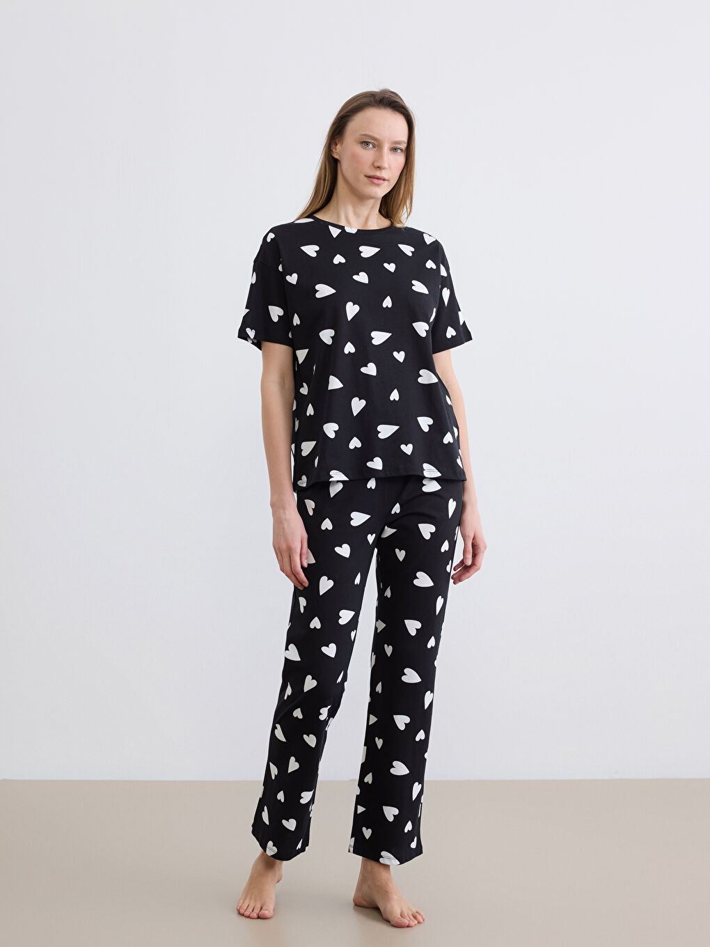 Siyah Kalp Desenli Kadın Pijama Takım-1