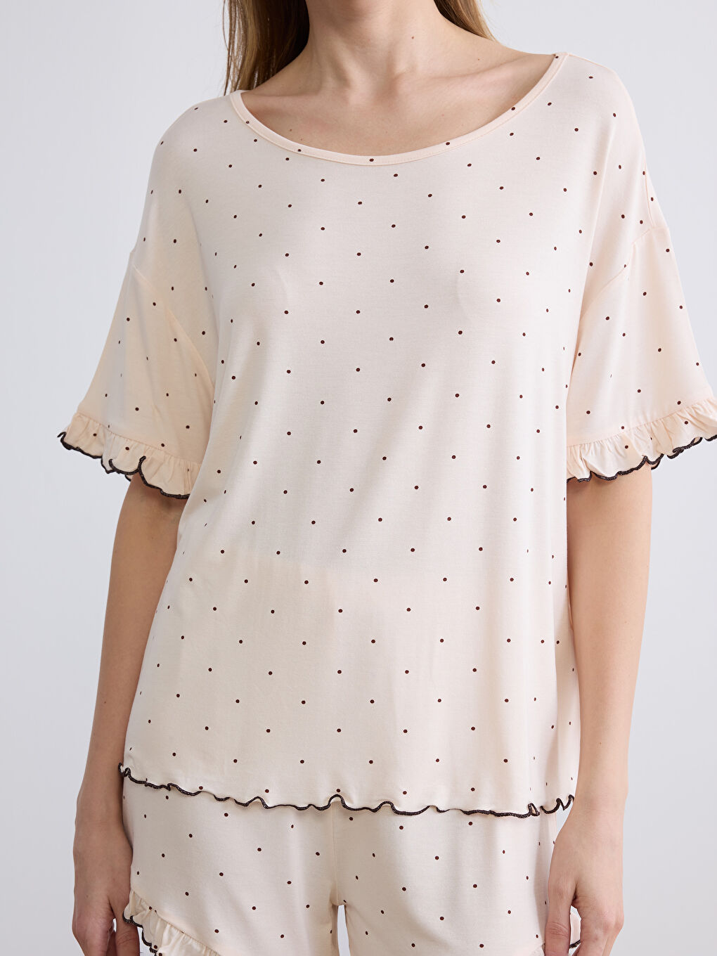 Bej Bisiklet Yaka Puantiyeli Kadın Şortlu Pijama Takımı-2