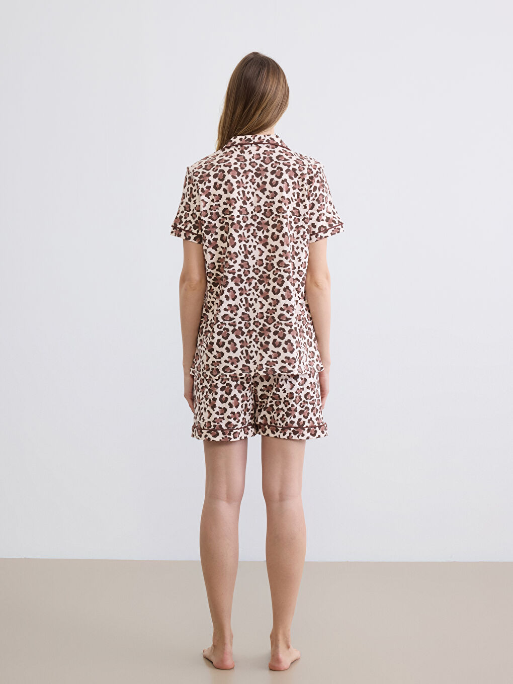 Ekru Leopar Desenli Kadın Şortlu Pijama Takımı-3
