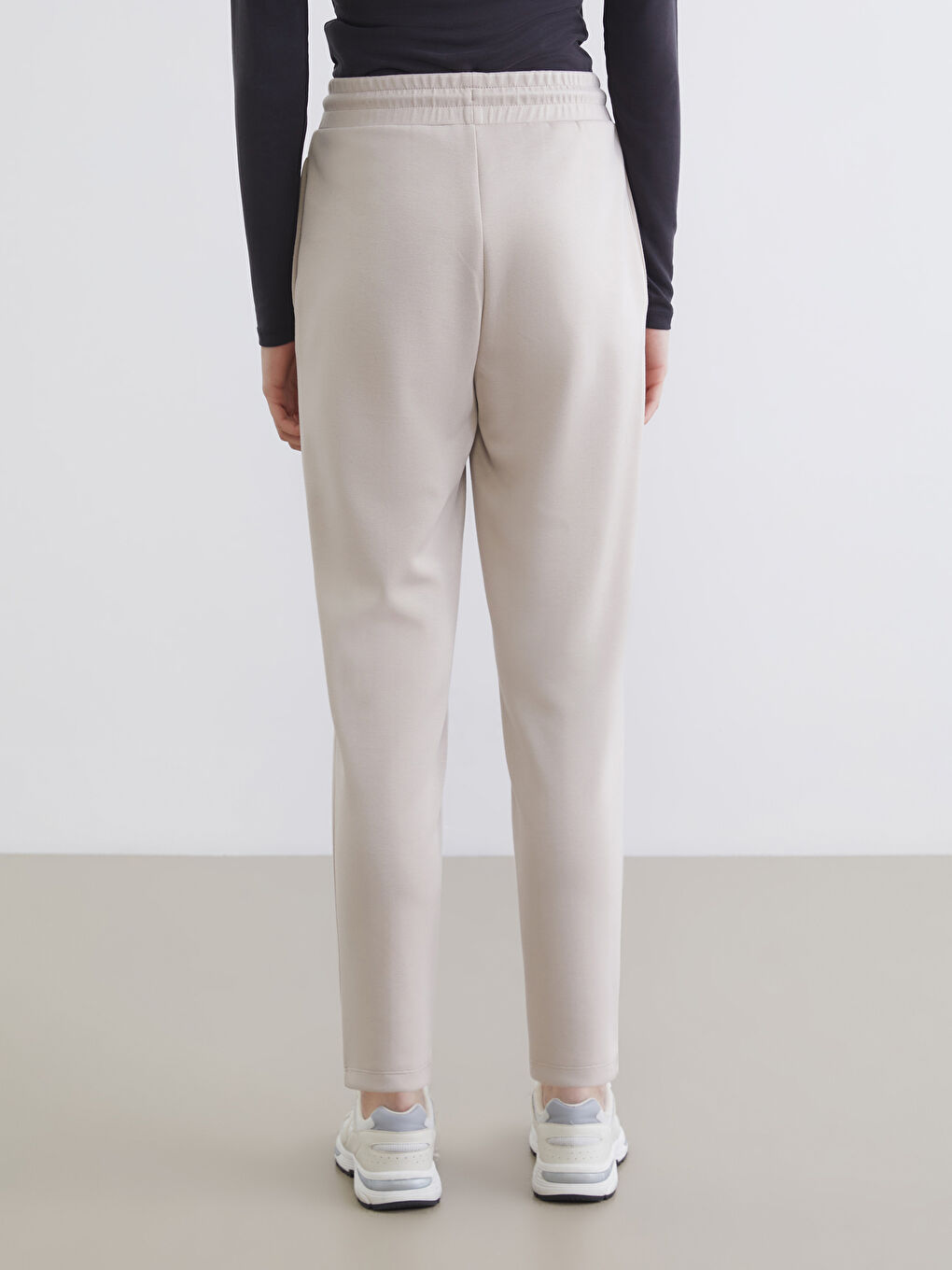 Soft Touch Women's Sweatpants with Elastic Waistband-3