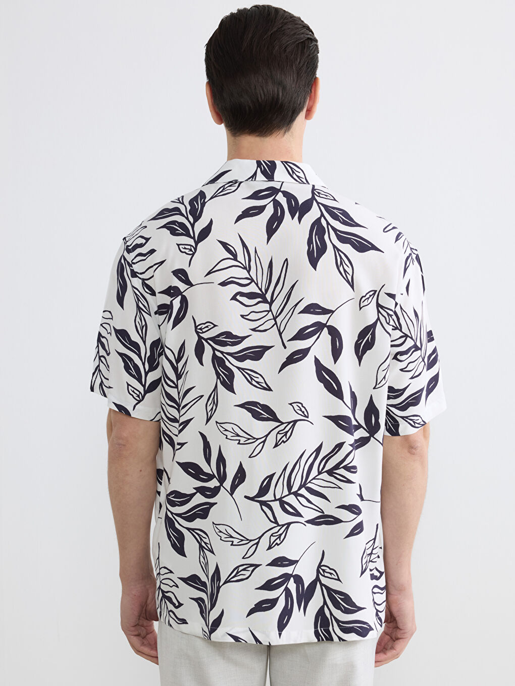 قميص رجالي بقصة عادية منقوش مصنوع من الفيسكوز-3