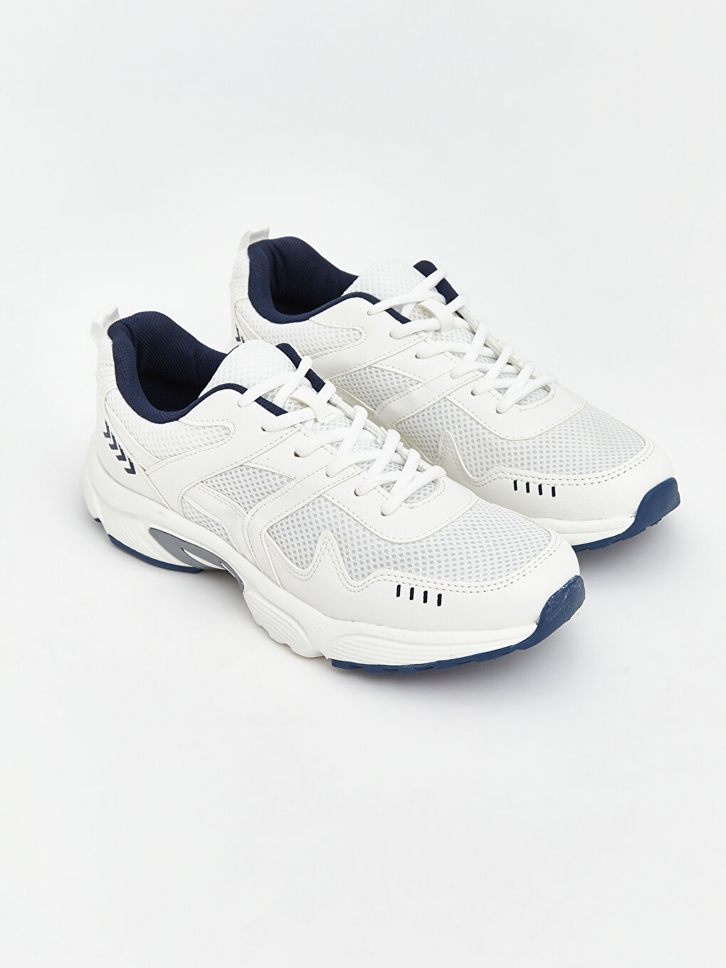 Beyaz File Detaylı Kalın Tabanlı Kadın Spor Ayakkabı