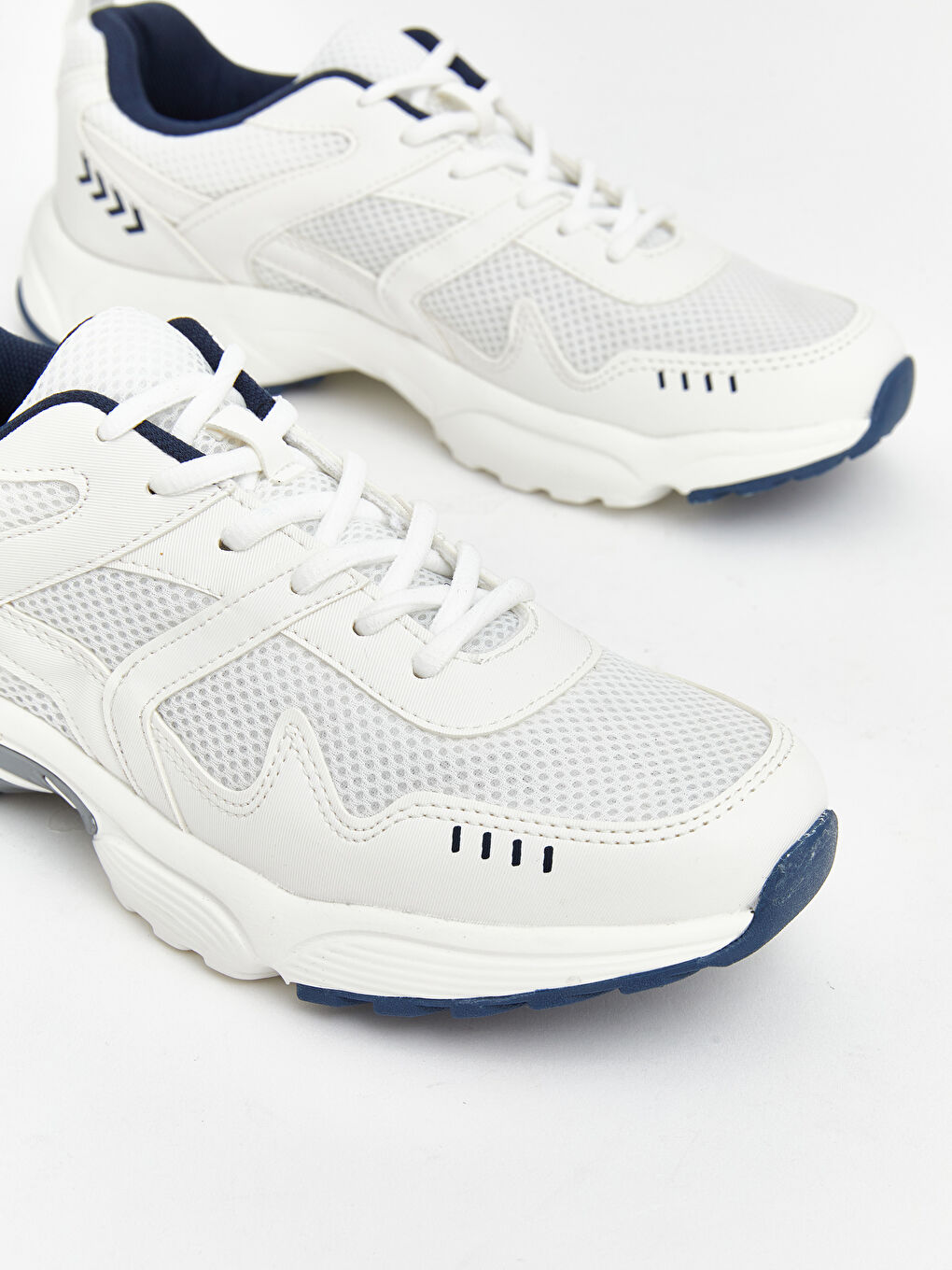 Beyaz File Detaylı Kalın Tabanlı Kadın Spor Ayakkabı-2